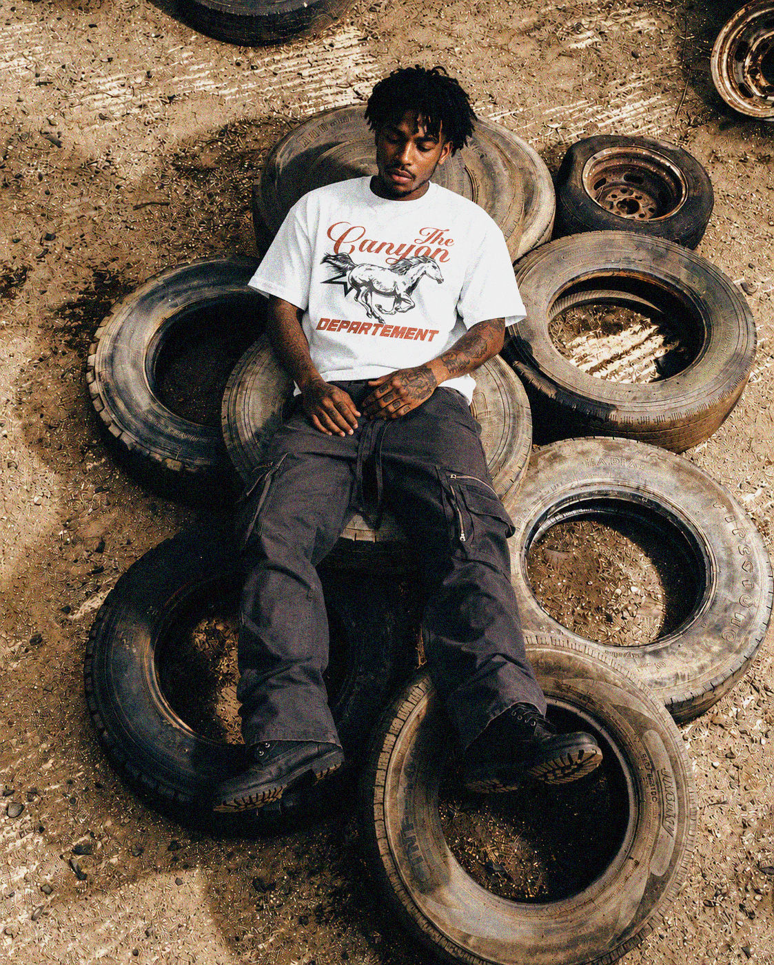 HORSE RACER TEE